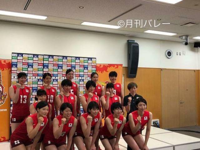 5号荒木绘里香,9号岛村春世,13号奥村麻依二传:10号富永,22号田代加奈