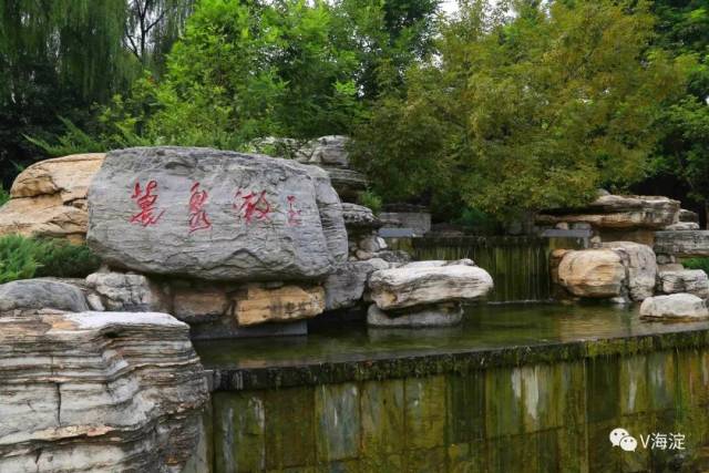 而在海淀公园东北隔路相望的河流就是今天的万泉河,河边有一片万泉河