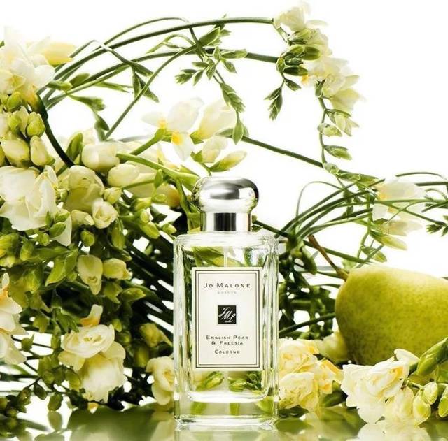 英国梨清甜,小苍兰则增添一份稳定,单纯,温暖,甜美,感性.