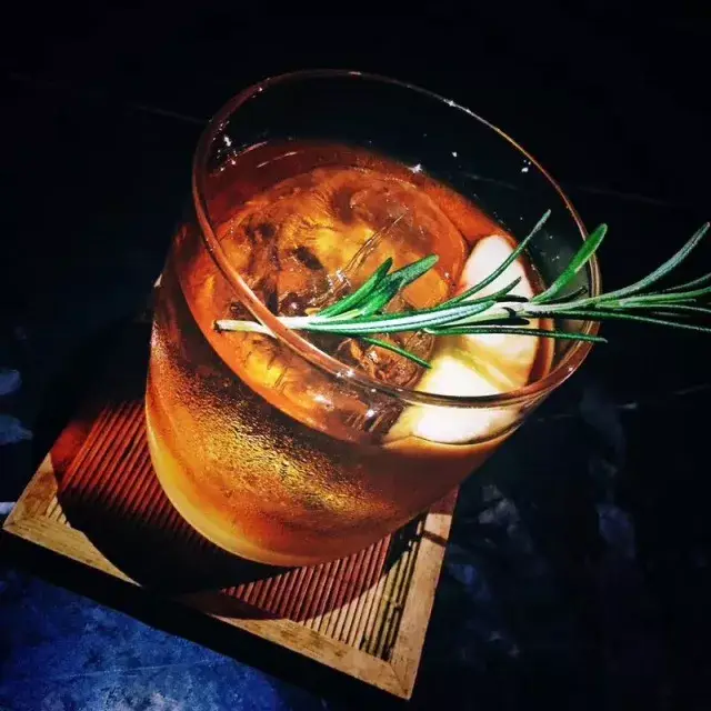 cap一杯爆好饮的cocktail隐藏在中医馆背后!