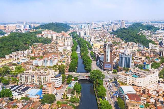 佛山日报记者王澍 摄 上个世纪九十年代  大良涌宛如一条白练,河水