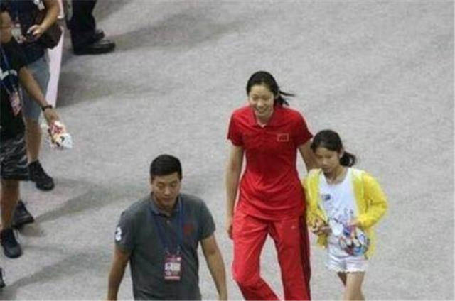 朱婷五妹9歲時身高就超過1米5,如今11歲便被郎平誇讚比她三姐強