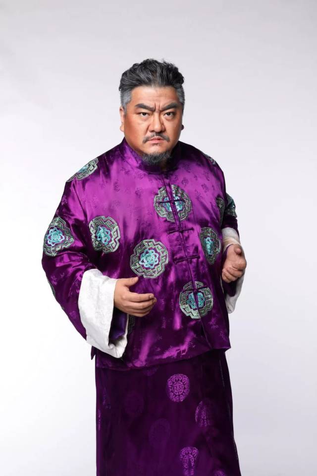 占魁,白极会首,湖霸 老 幺:狗腿,流氓 冯团长:白匪保安团团长 王金标