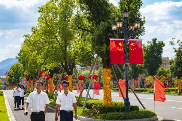 浙江新昌:万丰航空小镇开园