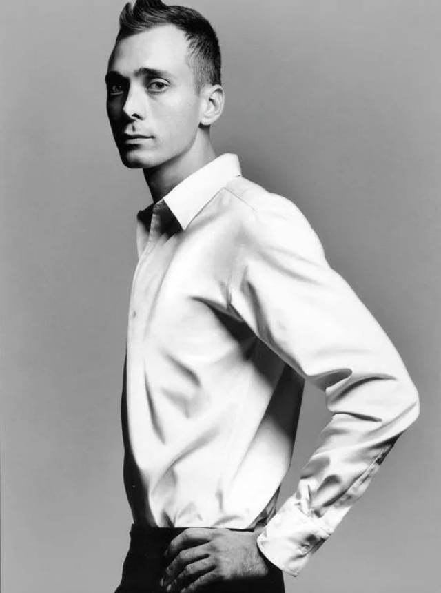 celine设计师究竟是"令人窒息"还是"真香警告"