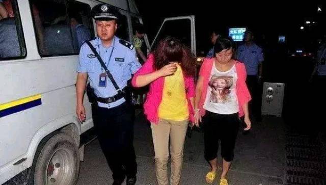 赵红,今年46岁,早年从内蒙古来到青岛,被抓前是青岛市黄岛区武夷山