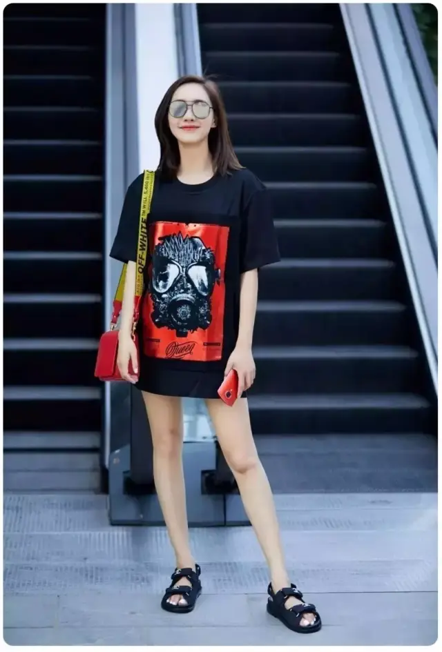 今夏流行的"下衣失踪",你一定要搭配一套_手机搜狐网