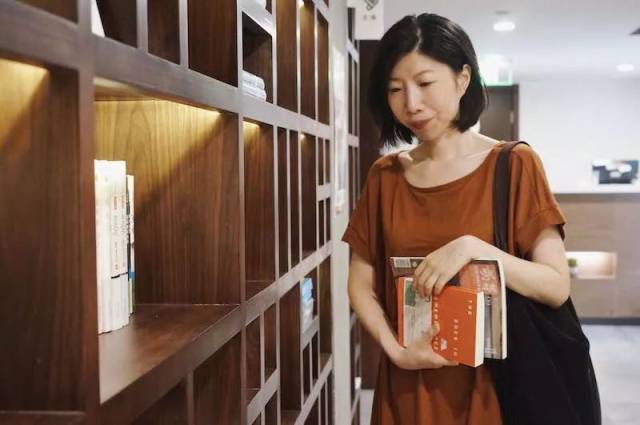 沈大成:专栏作家,小说家,《小说界》杂志编辑.