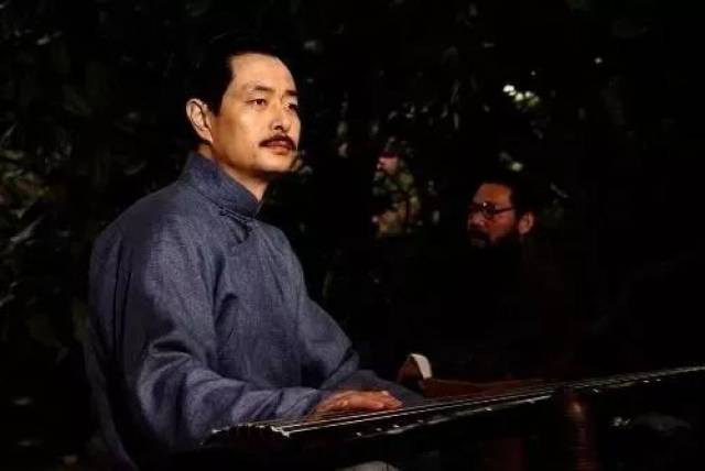 答闭,转身而去,再未回头. 从此,世间少了"李叔同",多了"弘一法师".