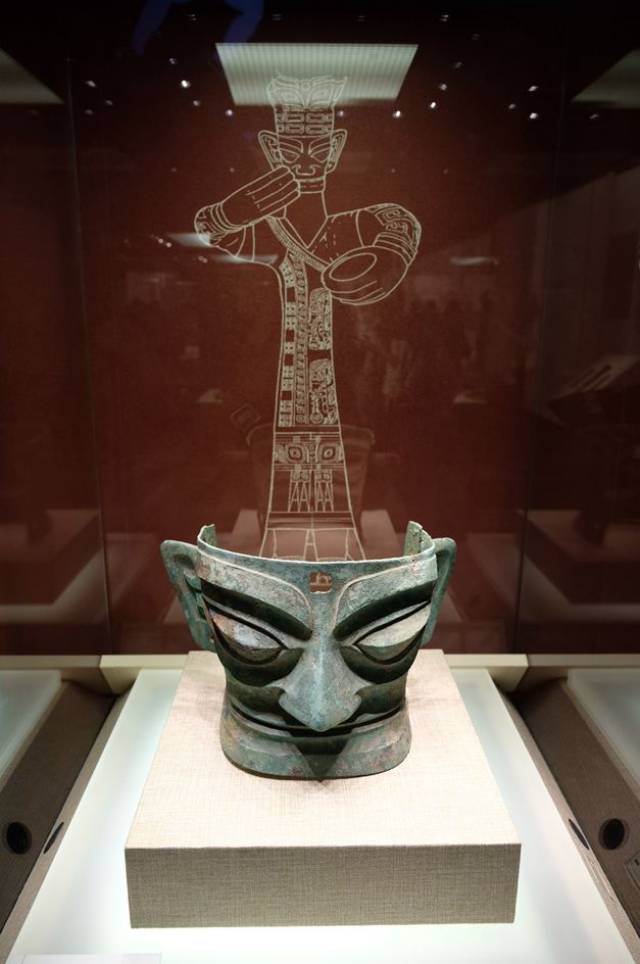 (青铜人头面具)