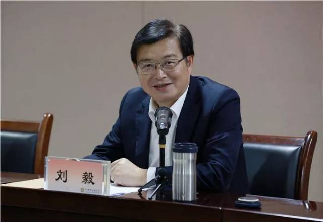 杏林要闻刘毅与青年学生面对面畅谈家国情怀