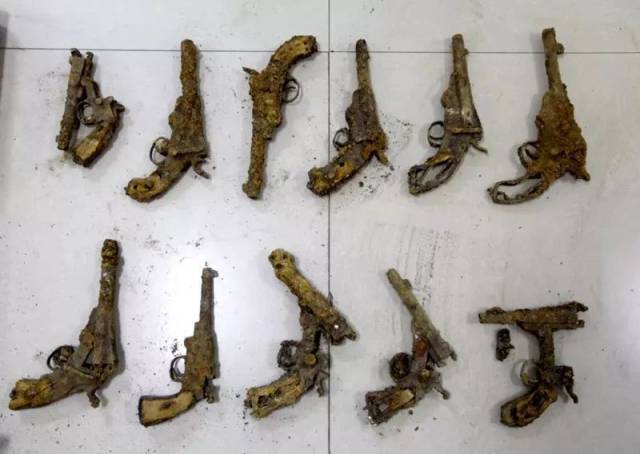 挖掘出土的短枪