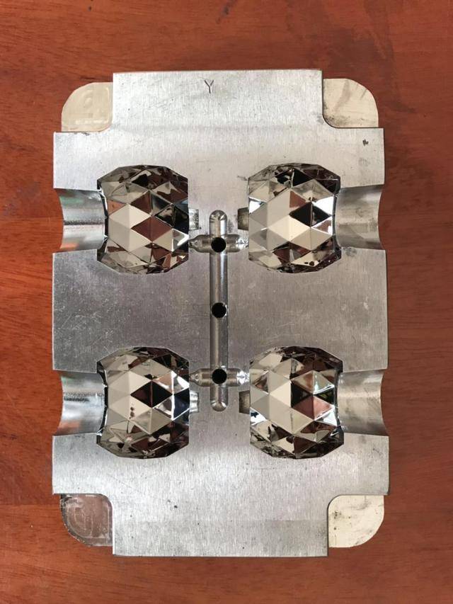 网友感叹终于知道怎么保护模具夹口了_手机搜狐网