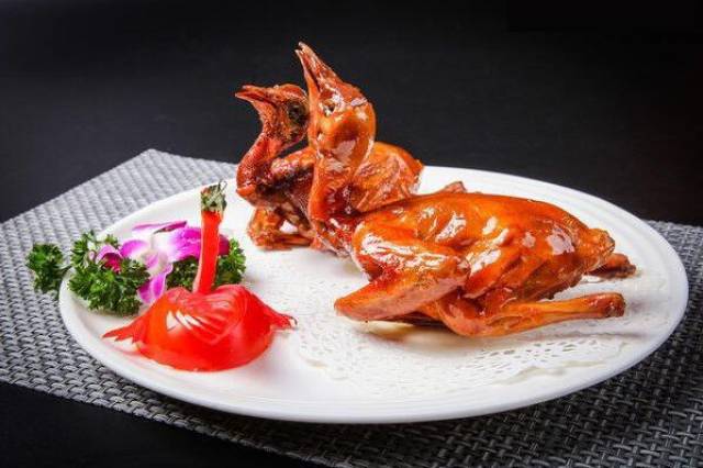 万鸽宴称霸广东乳鸽界的故事