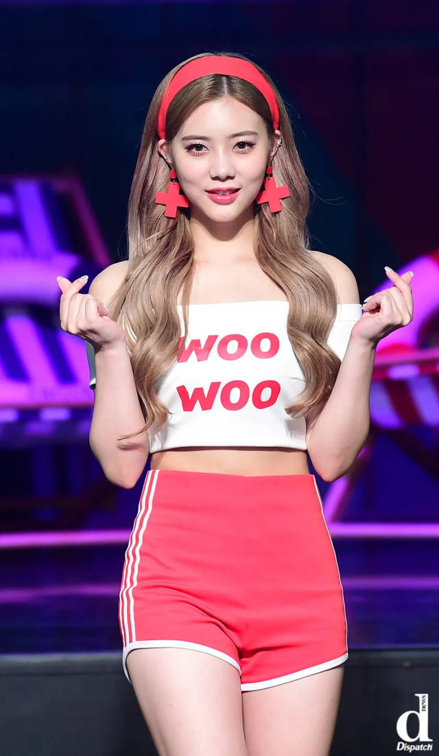 简单的白t也遮不住满分的魅力 dia 恩彩