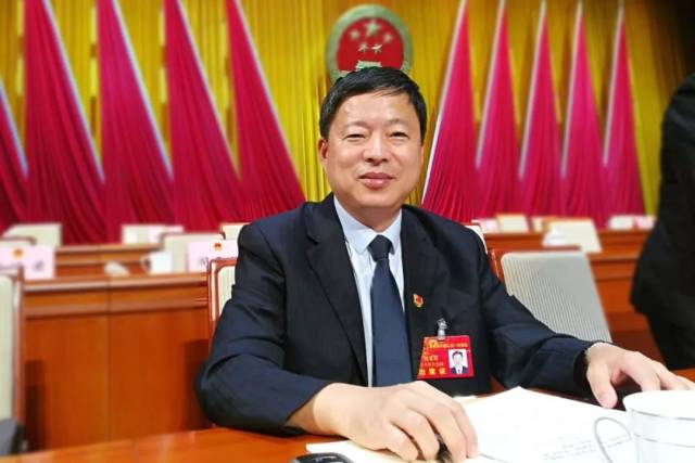 我校市人大代表陈景涛,贺香玉,政协委员刘东波,高卫红,王楠毓,毛景宇