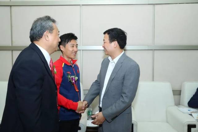 【热点追踪】走进康亦健2018健康中国脊柱健康促进大会贵宾厅