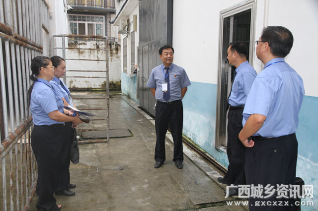 百色市检察院林桂一行到凌云县看守所开展巡视检察工作