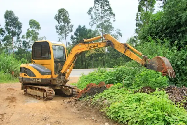 每个挖掘机人都清楚这份工作的心酸!