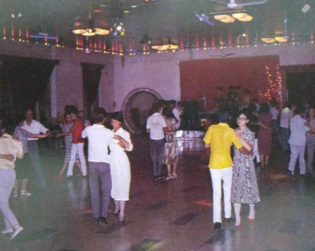 上世纪90年代歌舞厅图片