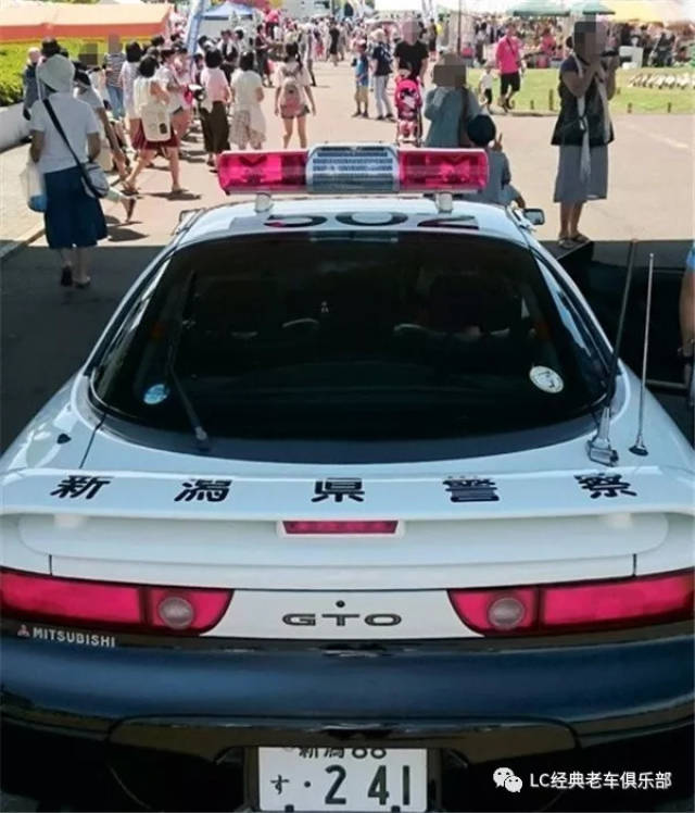 日本的警車長什麼樣?