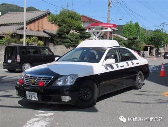 日本的警车长什么样?