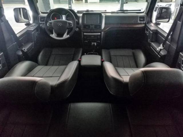 北京吉普bj80内饰改装,壮汉巧变商界精英