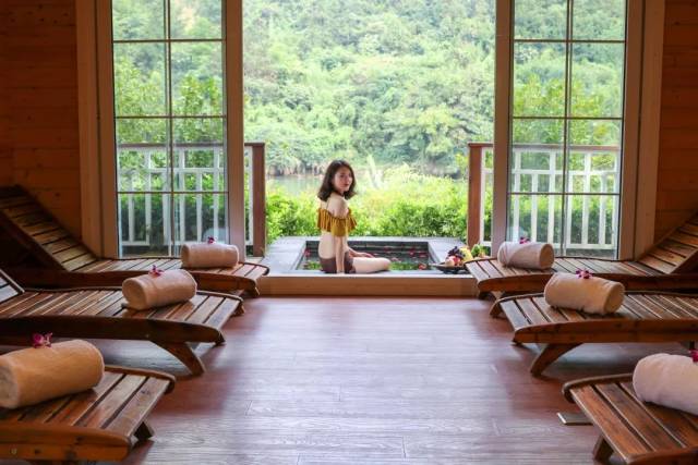 畅泡17座温泉 20种亲子玩法!安吉这家酒店孔雀陪你吃早餐!