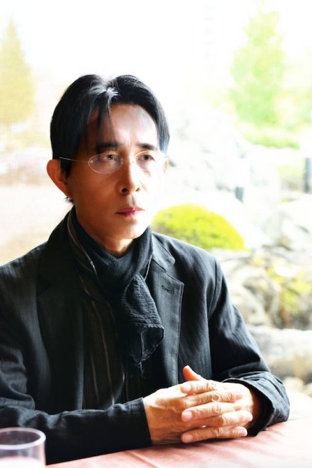 平泽进 出生于1954 年,曾组建前卫摇滚乐队mandrake,后又成为电子