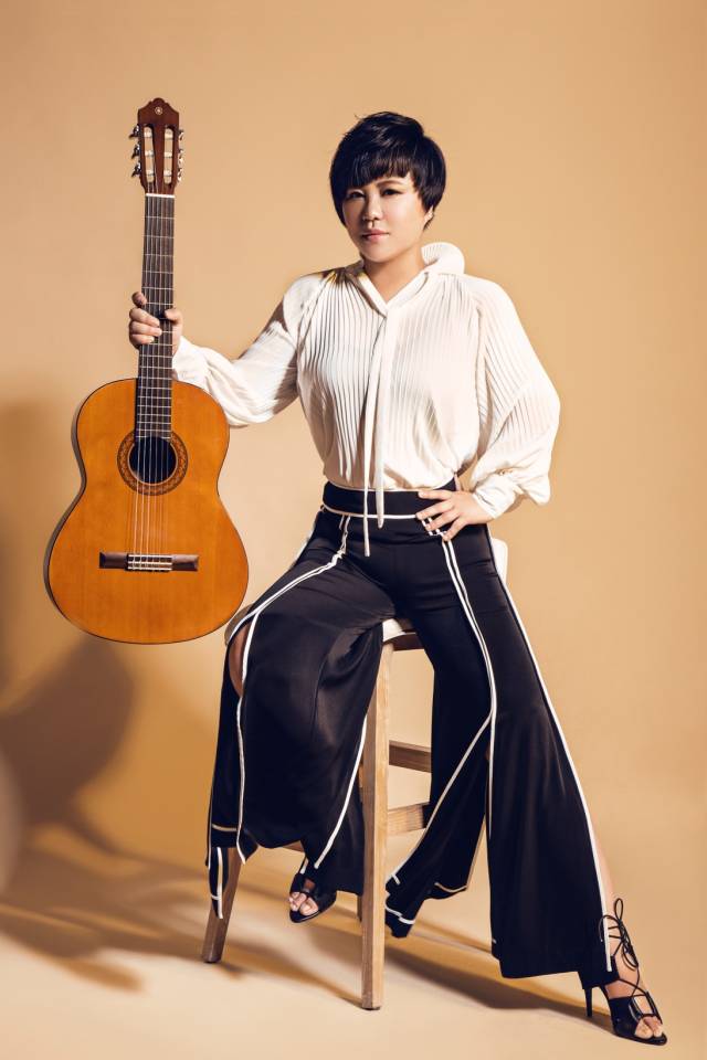 歌手韩真真成都校园献唱 带着音乐使命继续唱歌