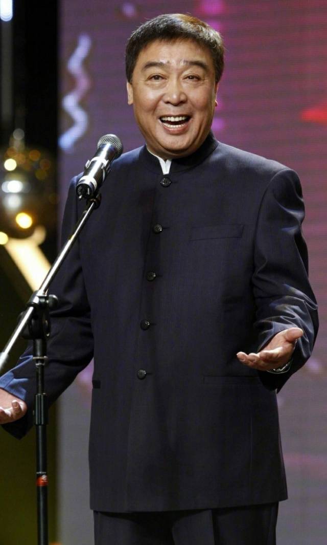 7岁登台31岁拜师侯宝林66岁收新徒,师胜杰把一生献给了相声艺术