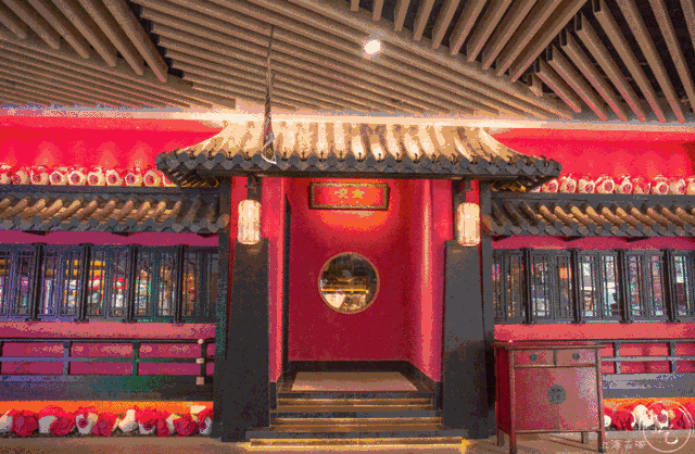 陆家嘴曝出1100岁的唐风夜店凌晨2点还有人钻后门去吃