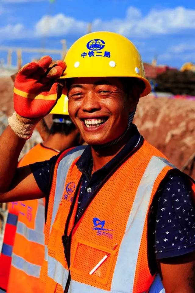 建设中的天府机场 天府机场的建设者们 用坚守岗位和微笑 向祖国