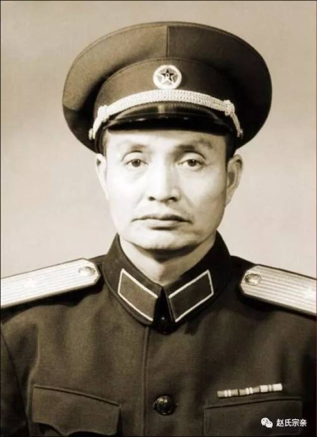 赵晓舟(1916—2007)河南省郾城县人一家人全靠父亲当私塾教师过活