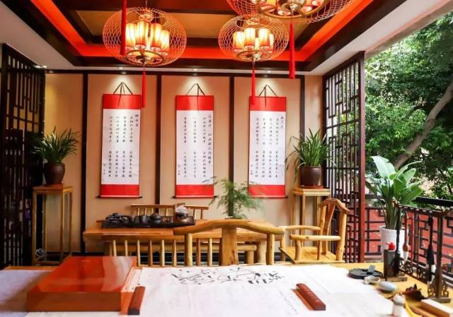 个 普通火锅店多没有独特魅力所在 就藏在主楼东坡楼的二楼 以及茶座