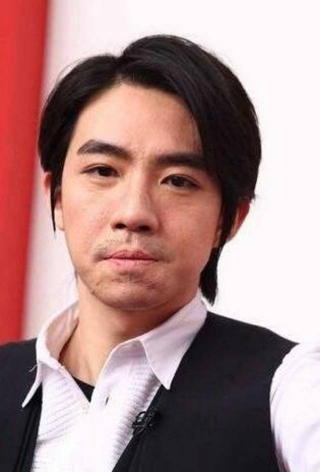 唯一不被喷的整容明星,他经历毁容,如今31岁的脸比18岁还帅