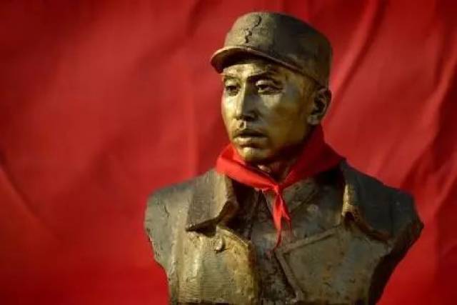 (左权铜像.来源:视觉中国)