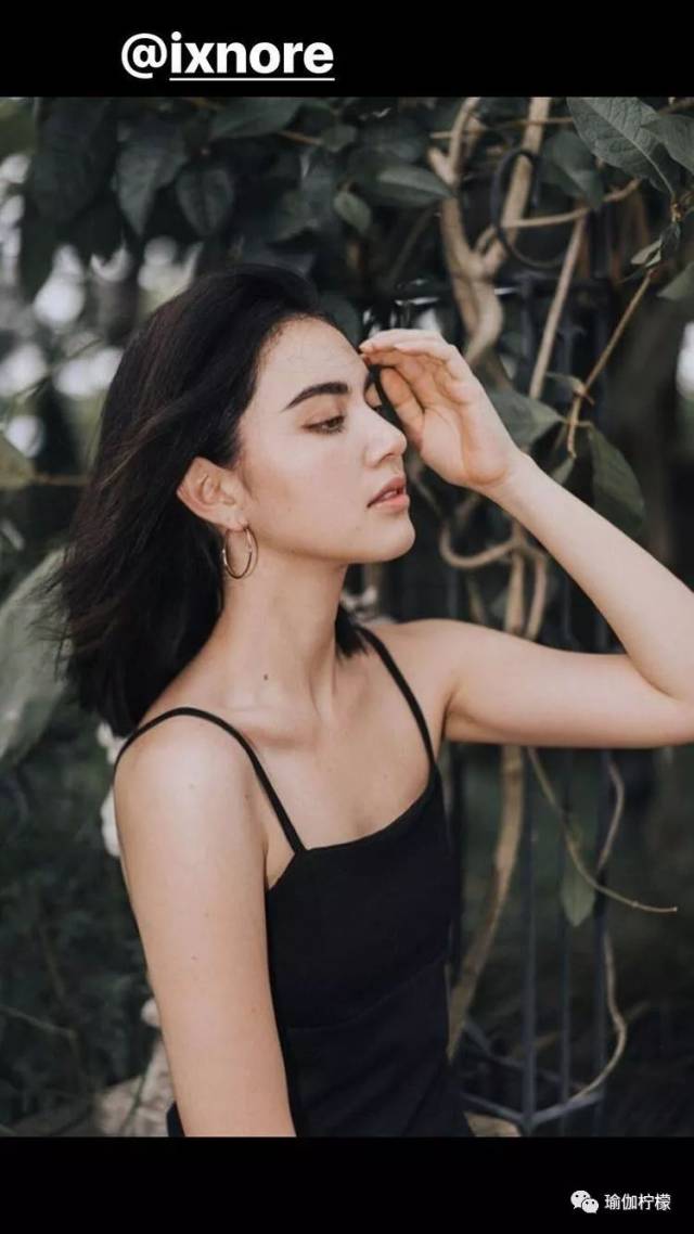 泰国女星mia走秀艳压迪丽热巴,自曝秘诀:泰国明星也爱练瑜伽!