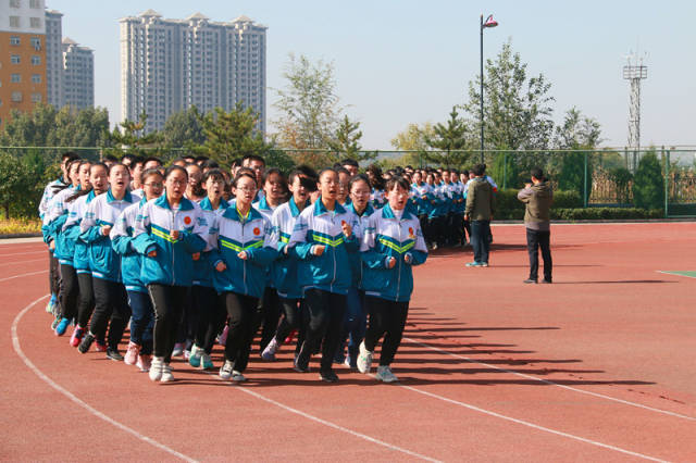 图为寿阳一中学生课间操训练 杜利勇 摄