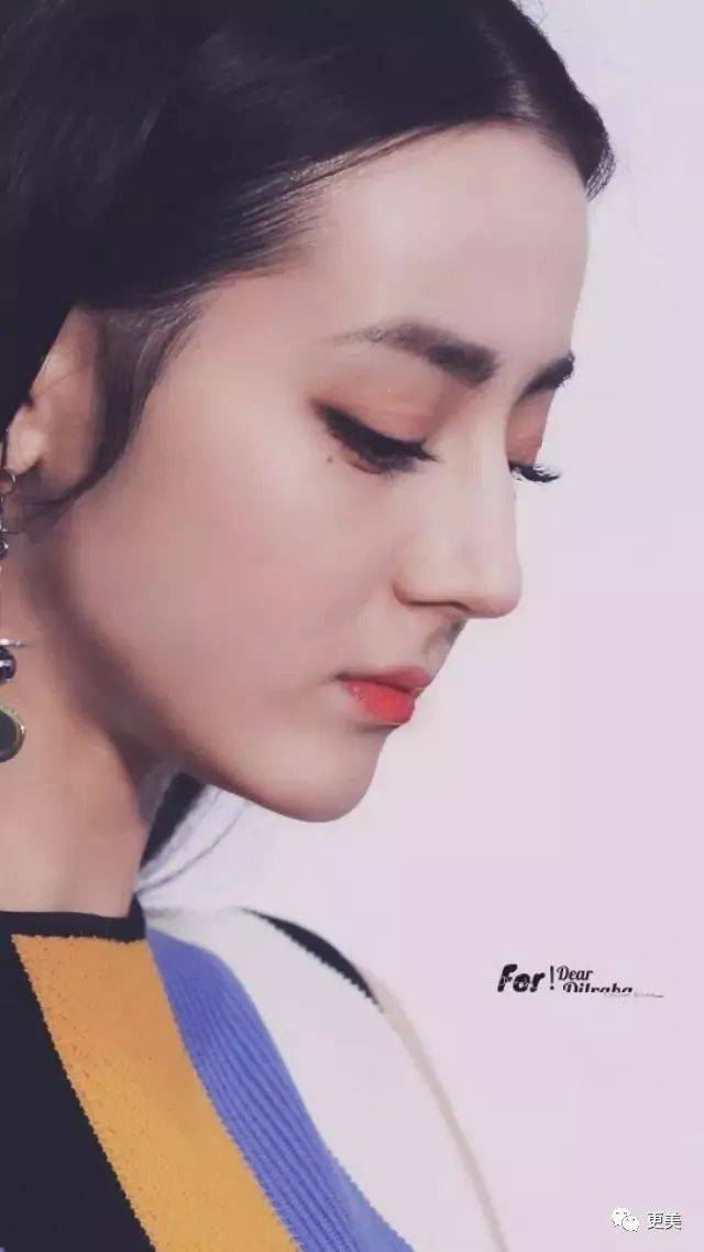 热巴也有一颗泪痣,美人还真是美的各有不同.