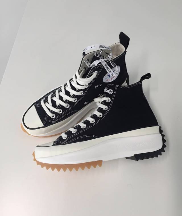 突袭发售？JW Anderson x Converse最新联名鞋款曝光！_手机搜狐网