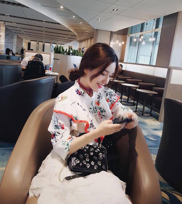 女解说rita深夜楼顶自拍!网友:上等人都住这么高?