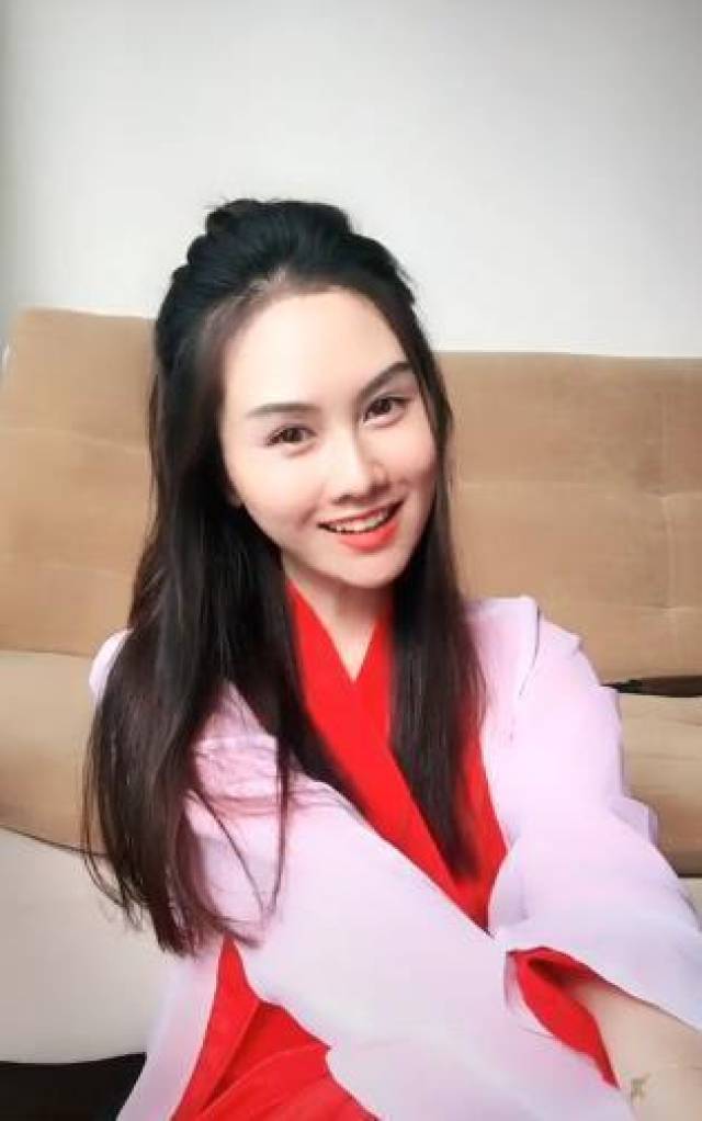 抖音一位模仿达人火了宛如紫霞仙子入凡间与朱茵相似度98