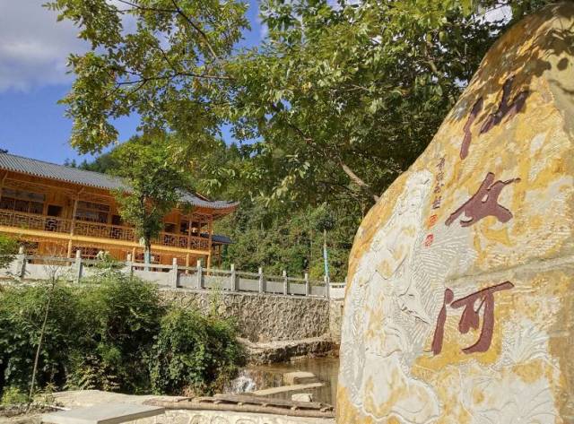 此外, 这儿还有仙女洞,仙女石,仙女湖……走进这片神秘的净土,你仿佛