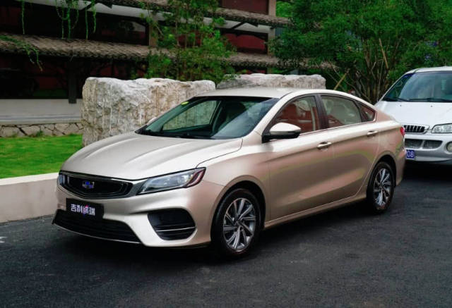 唯一一款黑不得的国产车,最美轿跑不足10万,还有啥理由买迈腾