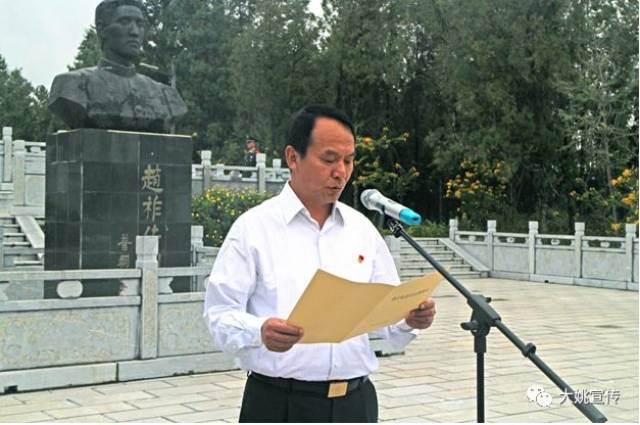 州人大常委会副主任,县委书记陆积峰宣读公祭祭文