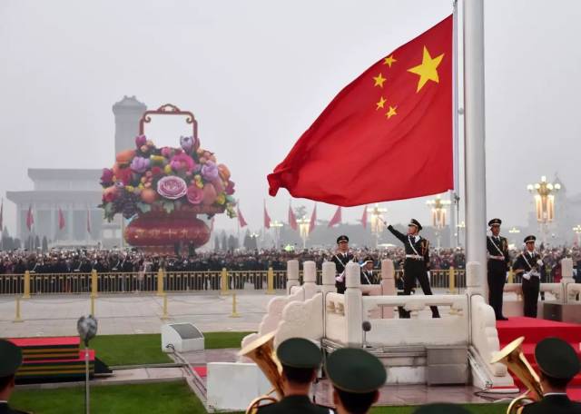 第一面五星红旗诞生的故事 五星红旗诞生的故事 德涵网