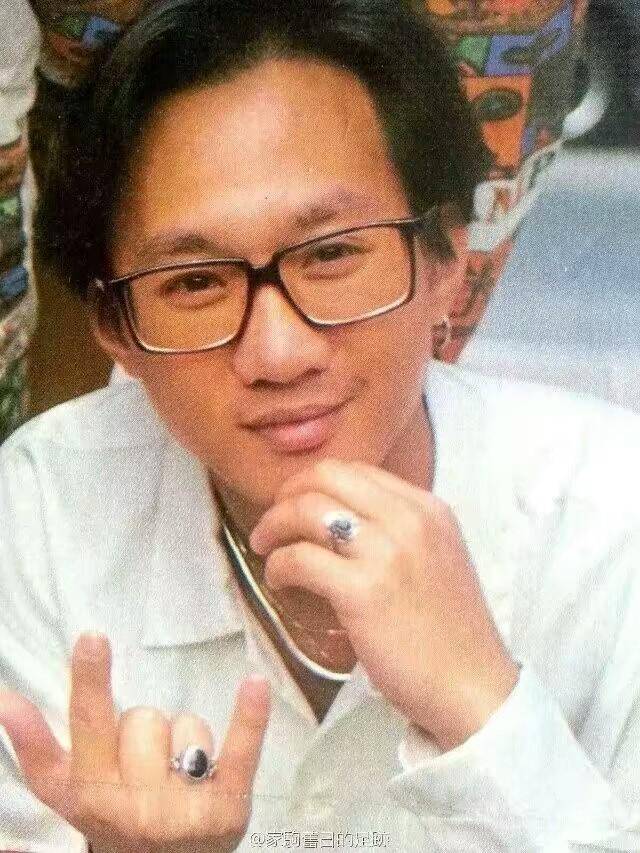 黄家驹的罕见萌照,真的是太可爱了