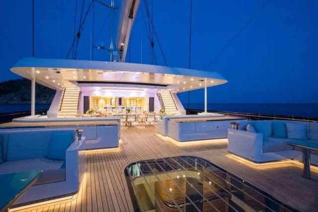 新西兰迎来全球最豪华游艇!