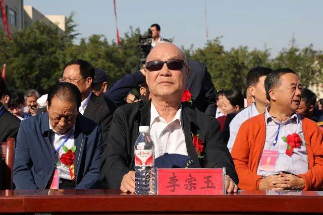 著名校友张仁忠